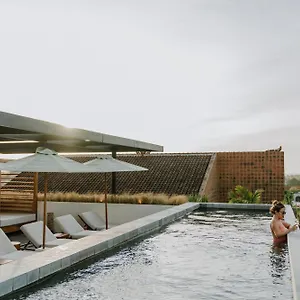 https://the-komu.ubudhotelsnow.com